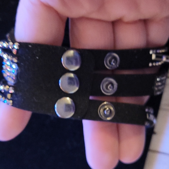 black bracelet with snaps new without tags - Picture 2 of 3